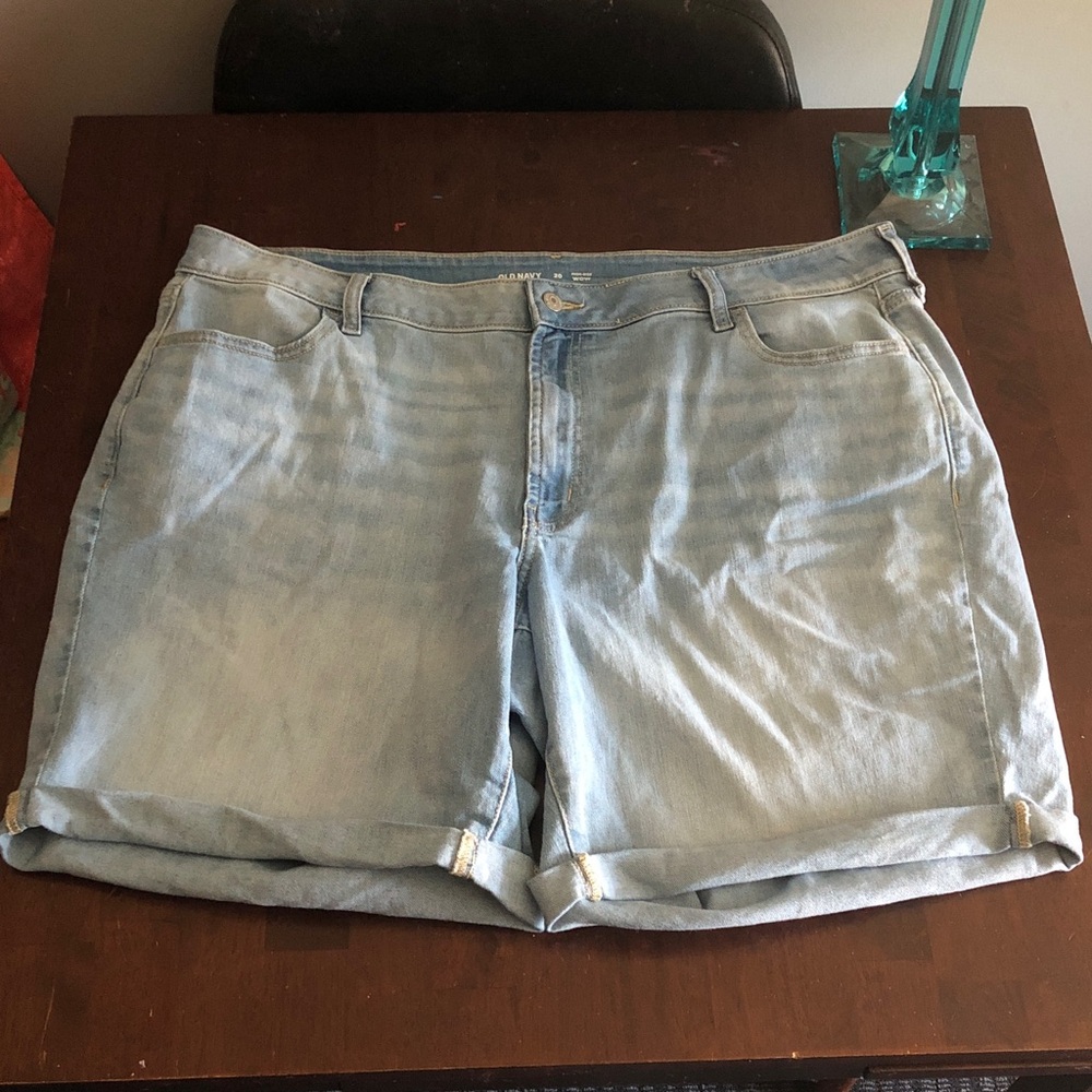 Old Navy Bermuda Rolled-Hem Shorts